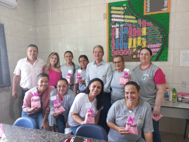 Foto 12: Mulheres funcionárias municipais recebem um carinho especial ao Dia da Mulher