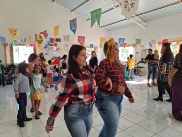 Foto 32:  Festa Junina do grupo Criança Feliz - Centro Comunitário 