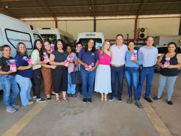 Foto 22: Mulheres funcionárias municipais recebem um carinho especial ao Dia da Mulher