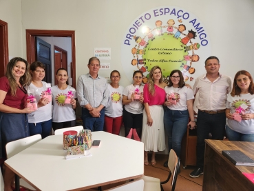 Foto 7: Mulheres funcionárias municipais recebem um carinho especial ao Dia da Mulher