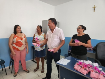 Foto 25: Mulheres funcionárias municipais recebem um carinho especial ao Dia da Mulher