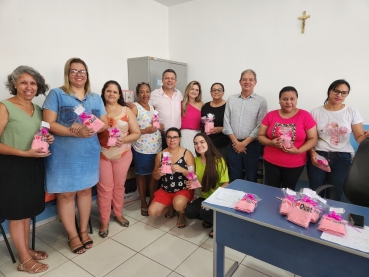 Foto 47: Mulheres funcionárias municipais recebem um carinho especial ao Dia da Mulher