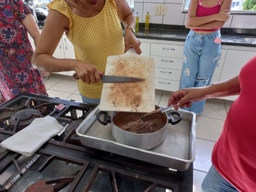Foto 69: Delícias Gastronômicas - Aulas de Bolos Caseiros e Ovos de Páscoa