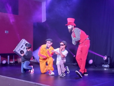 Foto 42: Circolação faz apresentações gratuitas de espetáculo circense moderno para público de Quatá