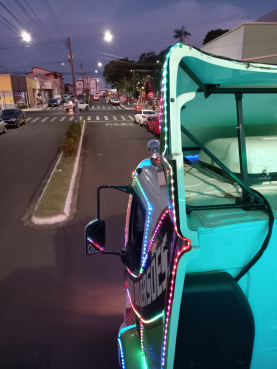 Foto 18: Carreta da Alegria atrai centenas de pessoas
