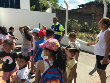 Foto 1: Dia Mundial da Água: Crianças visitam Poço de Captação de Água e Reservatório da Sabesp 