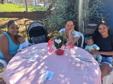 Foto 1: Cras promove tarde especial para comemorar o Dia das Mães