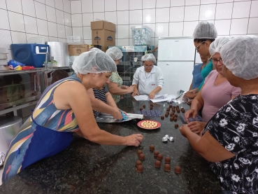 Foto 55: Delícias Gastronômicas - Aulas de Bolos Caseiros e Ovos de Páscoa