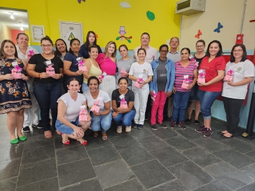 Foto 8: Mulheres funcionárias municipais recebem um carinho especial ao Dia da Mulher