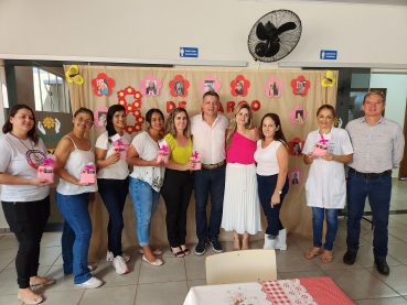 Foto 39: Mulheres funcionárias municipais recebem um carinho especial ao Dia da Mulher