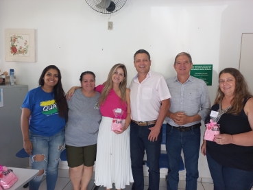 Foto 9: Mulheres funcionárias municipais recebem um carinho especial ao Dia da Mulher