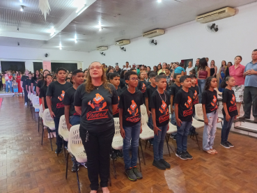 Foto 21: Alunos dos 5º anos de Escolas Municipais recebem certificado do Proerd