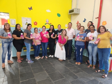 Foto 10: Mulheres funcionárias municipais recebem um carinho especial ao Dia da Mulher