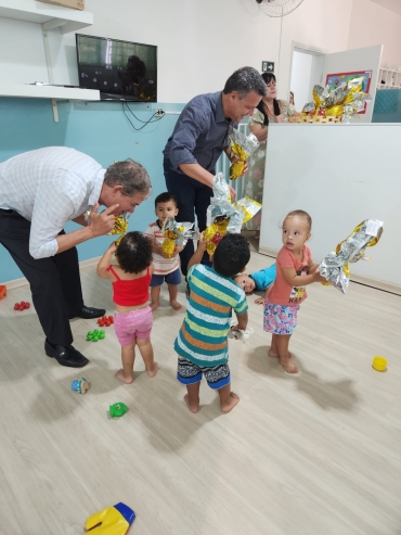 Foto 9: Entrega de ovos de Páscoa