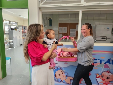 Foto 6: Mulheres funcionárias municipais recebem um carinho especial ao Dia da Mulher