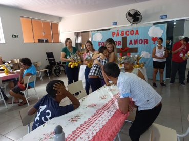 Foto 19: Entrega de ovos de Páscoa