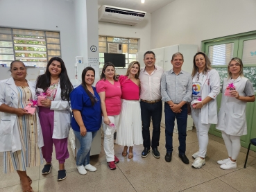 Foto 27: Mulheres funcionárias municipais recebem um carinho especial ao Dia da Mulher