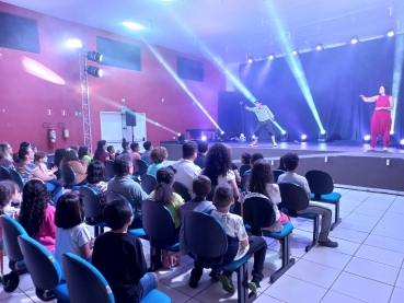 Foto 10: Circolação faz apresentações gratuitas de espetáculo circense moderno para público de Quatá