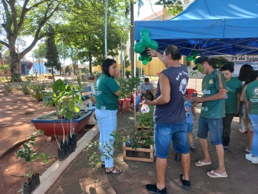 Foto 14: Doação de Mudas 