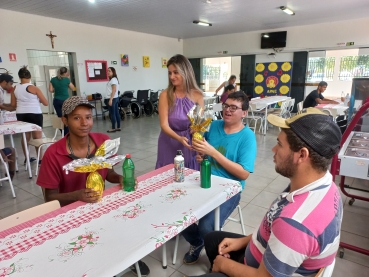 Foto 16: Entrega de ovos de Páscoa