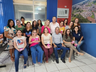 Foto 42: Mulheres funcionárias municipais recebem um carinho especial ao Dia da Mulher