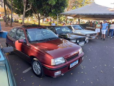 Notícia EXPOSIÇÃO DE CARROS ANTIGOS