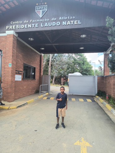 Foto 10: Mais um atleta de Quatá se destaca no futebol