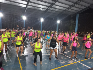 Foto 35: Aulão de Zumba em prestígio às Mulheres