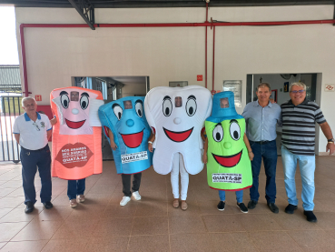 Foto 27: Entrega de  Kit de higiene bucal