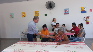 Foto 22: Entrega de  Kit de higiene bucal