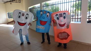 Foto 33: Entrega de  Kit de higiene bucal