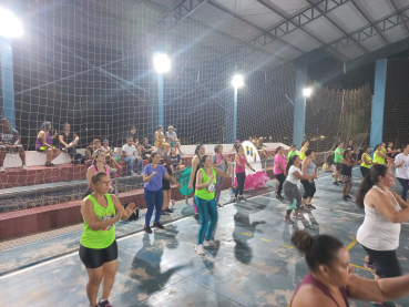 Foto 54: Aulão de Zumba em prestígio às Mulheres