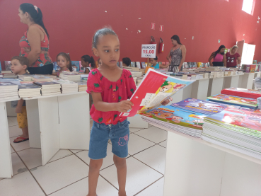 Foto 90: Cultura realiza mais uma Feira do livro