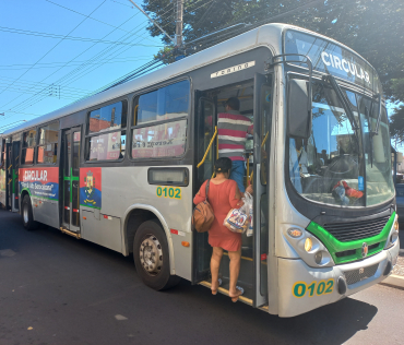 Foto 20: Ônibus circular de Quatá atinge 33 mil passageiros em 5 meses de implantação