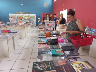 Foto 131: Cultura realiza mais uma Feira do livro