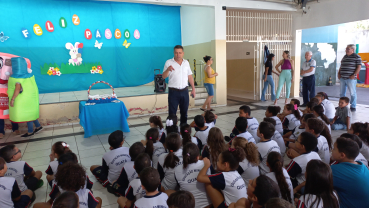 Foto 17: Entrega de  Kit de higiene bucal