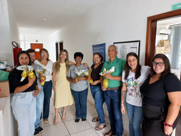 Foto 40: Doce Páscoa: entrega de ovos de chocolate