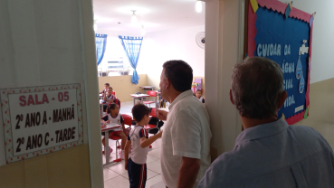 Foto 15: Entrega de  Kit de higiene bucal