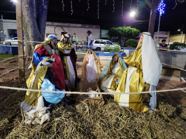 Foto 10: Prefeitura de Quatá inaugura a Praça de Natal 2024!