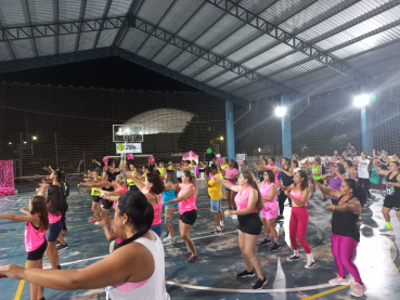 Foto 21: Aulão de Zumba em prestígio às Mulheres