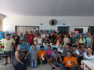 Foto 25: Entrega de  Kit de higiene bucal