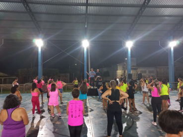 Foto 37: Aulão de Zumba em prestígio às Mulheres