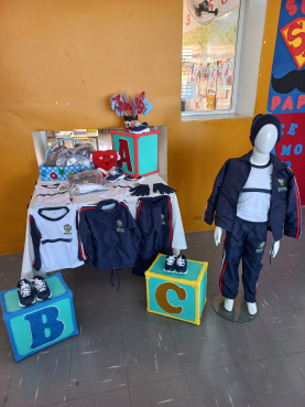 Foto 18: ENTREGA DE UNIFORMES DE INVERNO
