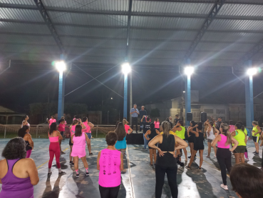 Foto 38: Aulão de Zumba em prestígio às Mulheres