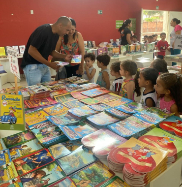 Foto 81: Cultura realiza mais uma Feira do livro