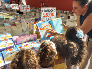 Foto 88: Cultura realiza mais uma Feira do livro