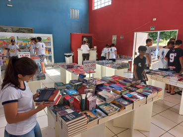 Foto 86: Cultura realiza mais uma Feira do livro