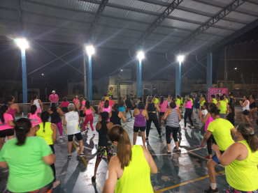 Foto 25: Aulão de Zumba em prestígio às Mulheres