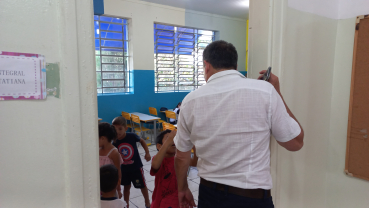 Foto 9: Entrega de  Kit de higiene bucal