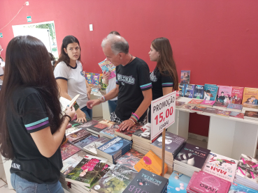 Foto 99: Cultura realiza mais uma Feira do livro